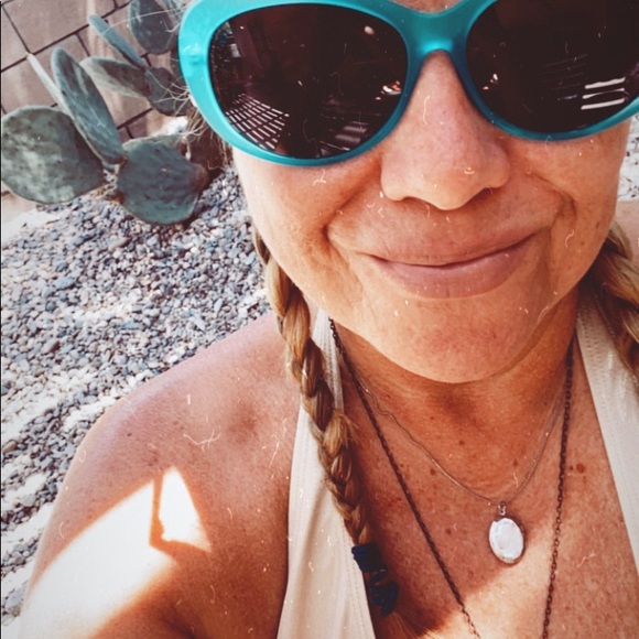 Welcome to my POSH closet! Posh Ambassador š - Picture 8 of 9